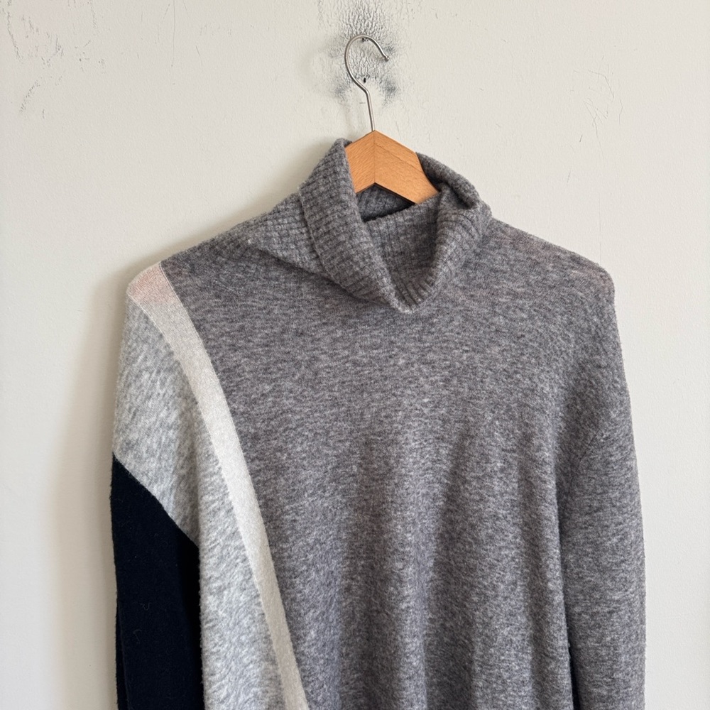 Athleta gray wool blend long sleeve Transit Colorblock Pullover Sweater sz Large - Picture 4 of 7